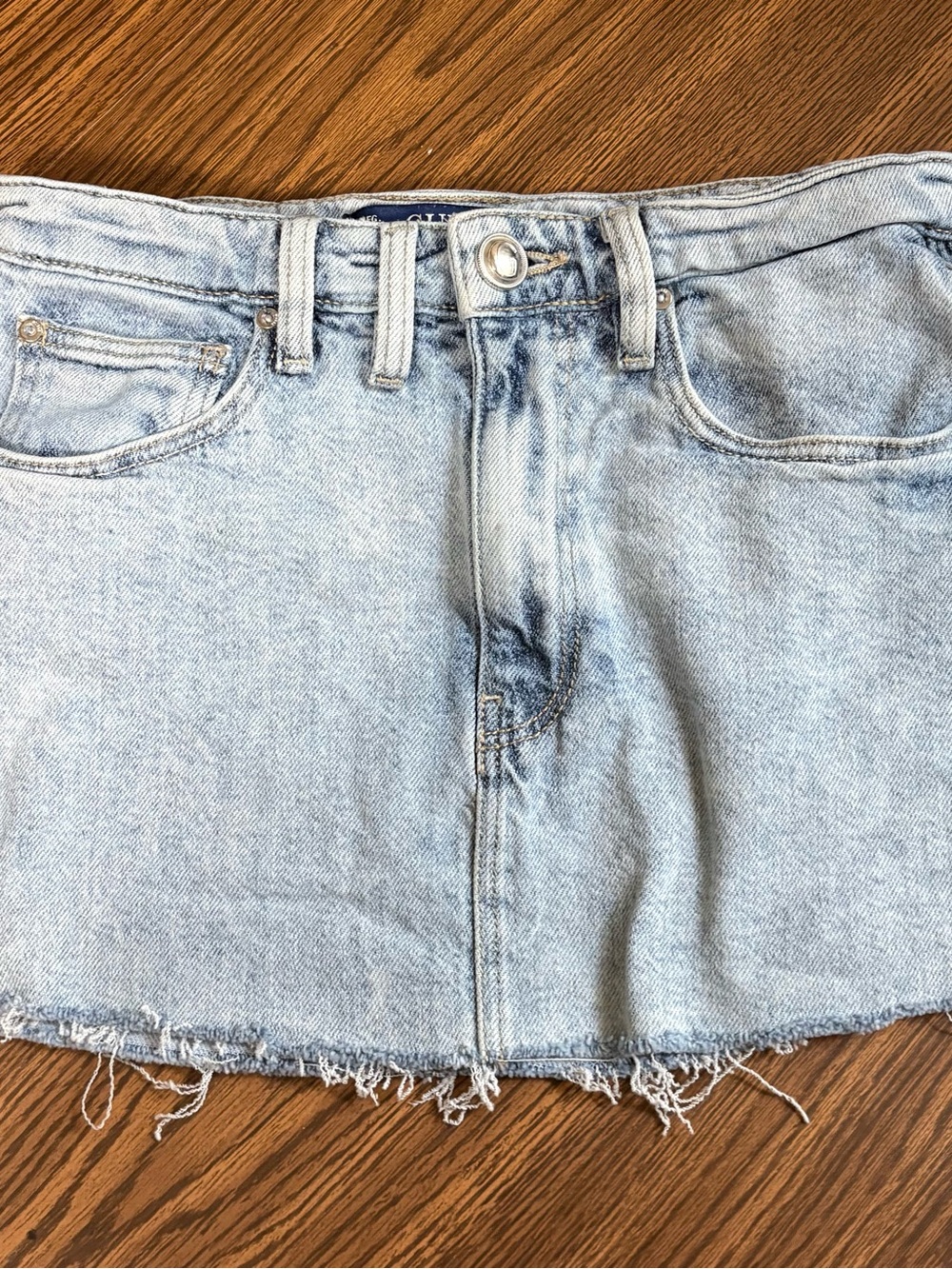 GUESS Light Wash Denim Mini Skirt - Frayed Hemi. Waist 26